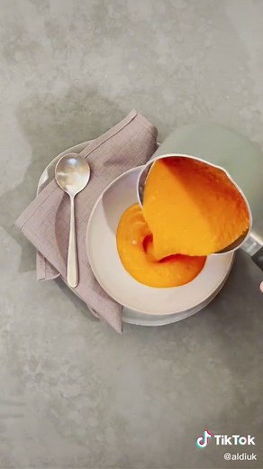 Delicious Tomato and Capsicum Soup from Aldi