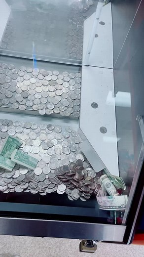 #fyp #GoForTheHandful #coindozer #quartermachineprizes #quartermachineprizes #coinpush #quarterdozer #smallgain