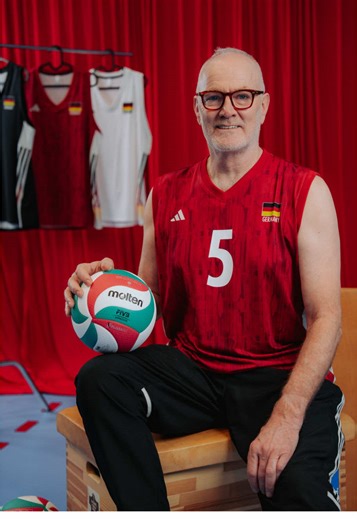 Same passion, new look: Three stripes are back!🔥 Get your German National Team jersey now in our shop! #volleyball #adidas #weplayvolleyball