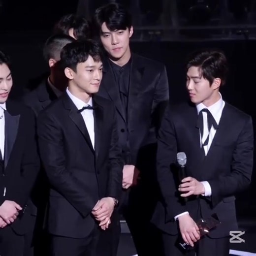 Funny Mic Moments with EXO