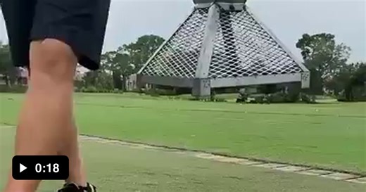 Stacking golf balls pyramidally - Video