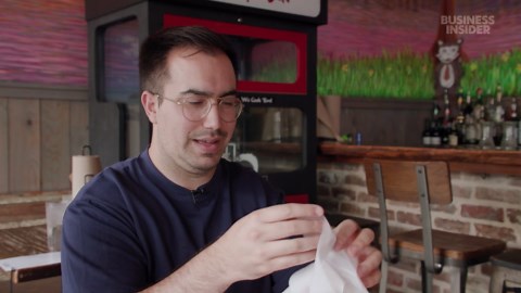 A British tourist and an American find the best seafood boil in New Orleans