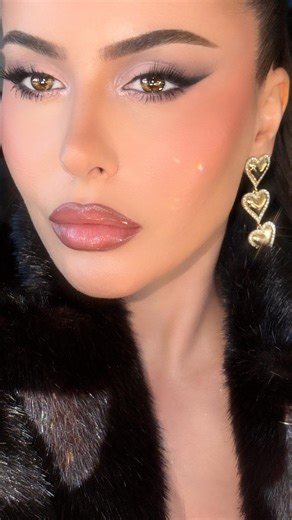 Amrezy on Instagram: "Just girly things💋✨ @amrezy wearing Signature Cream-Slick Lip Liners “Pinky Promise” + “Taupe of the Line” + “Hot Chocolate” Signature Touch Satin Cream Lipstick “Flirty” and Signature Lip Gleam Glosses “Bubbles” + “Favorite”"