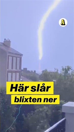 Här slår blixten ner i Eiffeltornet