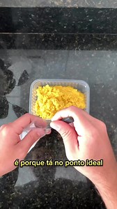 Receita de CHURU CASEIRO 😻 Que o Churu é um sucesso entre os gatinhos não é novidade, mas já pensou em fazer uma versão caseira? Eu pensei 😅 aqui em casa foi um sucesso! Ingredientes 👇🏽 50g de chuchu cozido 10g de aveia em flocos 13g de óleo vegetal (usei de soja) 100g de abóbora cabotiá cozida ou assada sem casca 230g de peito de frango cozido 1 pitada de sal 1 pitada de açafrão/cúrcuma Essa receita rende 403,4g e a cada 10g contém 15 calorias! Um gato de 5kg no peso ideal pode receber no m
