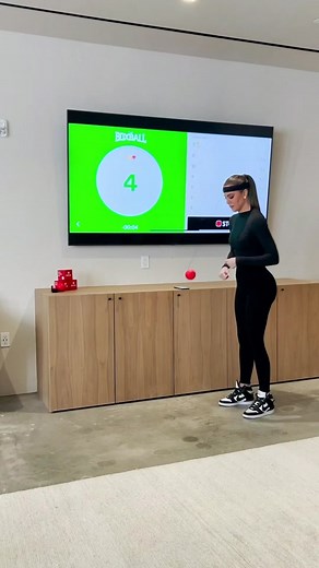 Khloé Kardashian 12 hits in 5 seconds with Boxbollen 🔥 #boxbollen #theboxball #app #handeyecoordination #game #focus #boxball #khloekardashian #kardashians