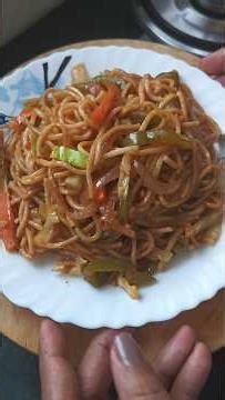 Hakka Noodles #shorts #streetfood #maheimakitchen