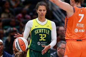 WNBA legend Alysha Clark spellbound over 6' 6" Dominique Molonga's dunking prowess in first practice game