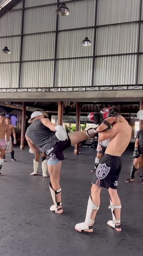 5K views · 29 reactions | Extended K1 Combo working towards the 1-2-head kick  Whether it’s boxing, Kick boxing or MMA, when we teach combos we always look at the phases of attack. Emphasizing the flow of the sequence rather than a collection of short combos. . . . #kickboxing #k1 #mmagym #mmafighter #kickboxingtraining #kickboxingclass #kickboxingfitness #boxingfans #fightgym | Day One Martial Arts | Facebook