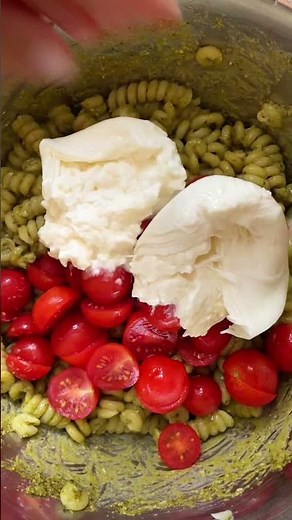 Pesto Prosciutto Tomato Pasta