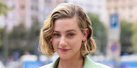 Lili Reinhart Modeled Her 🔥 Abs In A Bra Top Photo At Fashion Week