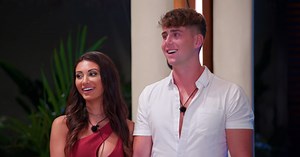 Após pedido de casamento, Francesca e Harry, de "Brincando Com Fogo", terminam relacionamento