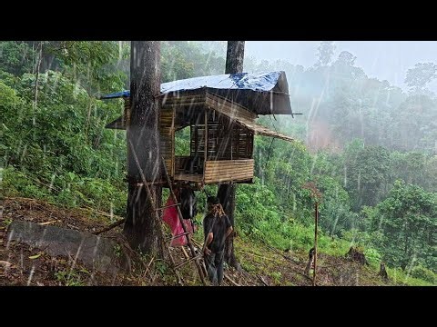 Building a house during storms and heavy rain in one's own garden