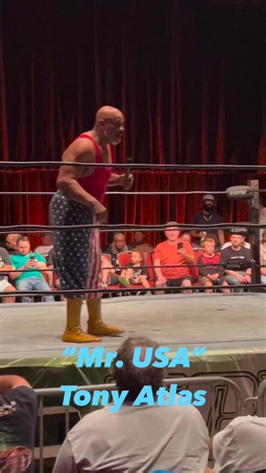 Tony Atlas leads the audience in the Pledge of Allegiance | International Professional Wrestling Hall of Fame