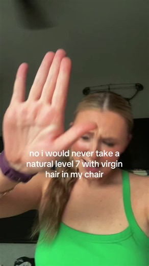 SIT DOWN GIRL YOURE ABT TO BE PLATINUM🎀💇‍♀️😇 #hairstylist #hair #blondes #blondes #highlights