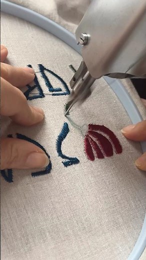 Embroidering lettering on a sewing machine/ free motion stitching