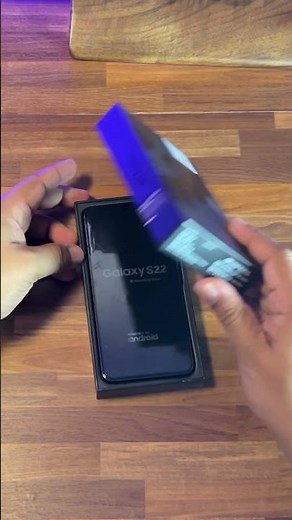 Unboxing Samsung Galaxy S22.