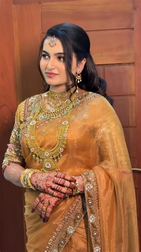 SHADRA | MAKEUP ARTIST on Instagram: "Saree @jazaashdesign Jewellery @city_gold"
