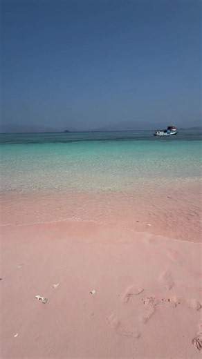 Plage au sable rose à Bali — Paola & ASUS découvrent Pink Beach