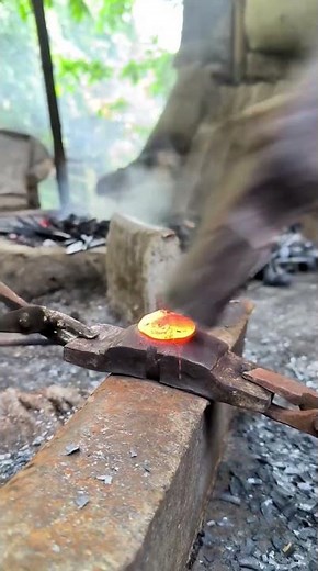 The technique nobody teaches anymore #blacksmith #traditional #craft