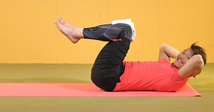 タオルを使って効果的にエクササイズ。内もも＋お腹筋トレに挑戦