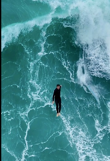 Surfing Big Waves in Australia with Drone Video Footage