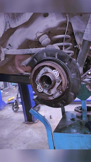 18K views · 73 reactions | GMC Tahoe rear wheel bearing and seal #auto #mechanic | Avarie Webb | Facebook