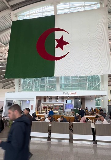 Découvrez l'aéroport moderne Houari Boumedienne d'Alger