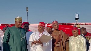 7.2K views · 694 reactions | Mai Girma Gwamna yana taba wannan Computer yana daga ta sama kawai sai jin karar saukar kudaden yan fensho acikin wayoyinsu.Kawai sai mukaji yan fensho suna kiran Allahu akbar.#AbbaIsWorking | Ibrahim Adam | Facebook