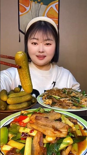 Hearty Chinese Feast Eating Show – Rich Flavors & Satisfying Bites