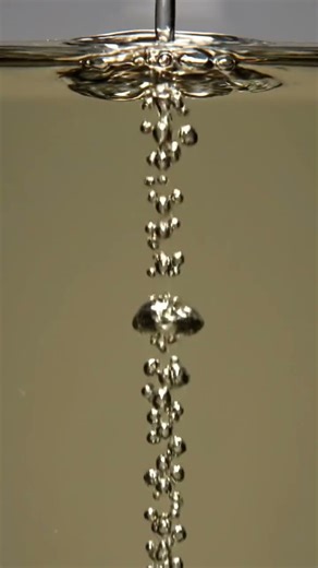 Bubble Chain Reaction: A Mesmerizing Descent