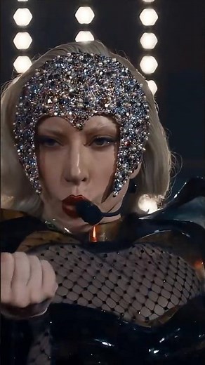 Lady Gaga - Shape Of A Woman (The Devil Wears Prada 2)