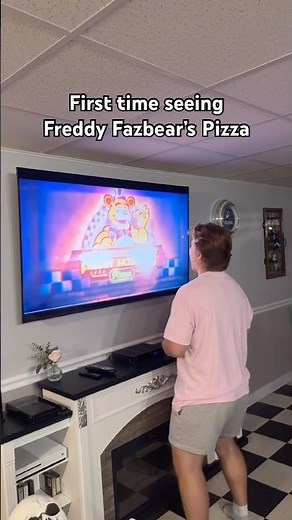 First time seeing Freddy Fazbear’s Pizza in real life! 🍕