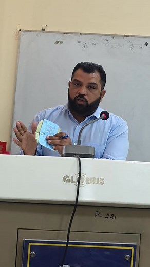 🌾 How many types of seeds are there? | Seed types and identification 🌾 बीज कितने प्रकार के होते हैं? | बीज के प्रकार और पहचान किसान भाईयों! खेती की सफलता अच्छे बीज से शुरू होती है। अगर बीज शुद्ध, स्वस्थ और सही किस्म का है तो फसल भी मजबूत और ज्यादा उत्पादन देती है। आइए जानते हैं — बी के प्रकार और उनकी पहचान👇 🌱 बीज के मुख्य प्रकार (Types of Seeds) 1️⃣ न्यूक्लियर बीज (Nucleus Seed) 👉 मूल वैज्ञानिक द्वारा विकसित सबसे शुद्ध बीज। 👉 रिसर्च स्तर पर रखा जाता है। 2️⃣ ब्रीडर बीज (Breeder Seed) 👉 वैज