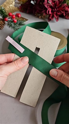 DIANA | REELS FOR BRANDS | COLLAB | UK 🇬🇧 | Don’t throw away your cardboard… use it like this #cardboard #stencil #handmadeideas #craftwithme #bottlegreen #pinwheelbows #diyhacks | Instagram