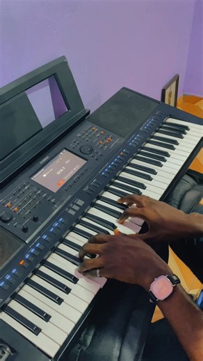 Chromatic passing chords(F7–E7–Eb7) to your 6 chord (D7) in F major #piano #pianomusic #pianolessons #jazztheory | Kwame Junior