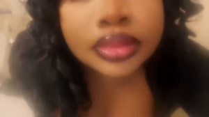 Are you being hypnotized by my pretty lips?