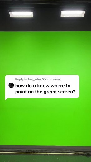 Reply to @boi_what0 HOW do meteorologists know what to point at on the green screen?? #weatherman #meteorologist #studio #tvnews #greenscreen #weather