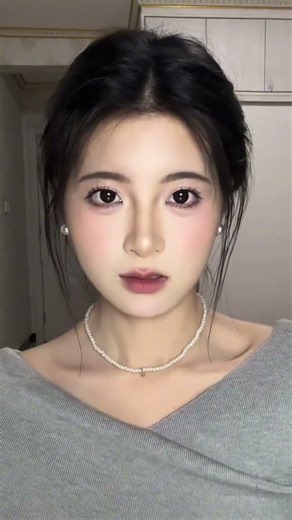 Transforming Faces: Square to Alluring with Makeup Tricks