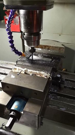 Fraiseuse a commande numérique fanuc 3M setif