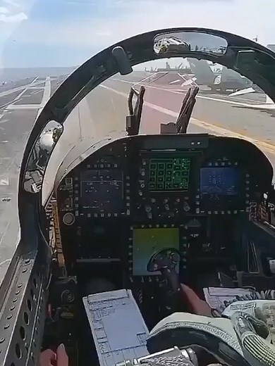 Despegue del F-18 desde el USS Gerald Ford