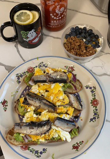 Delicious Breakfast Ideas with Sardines and Avocado