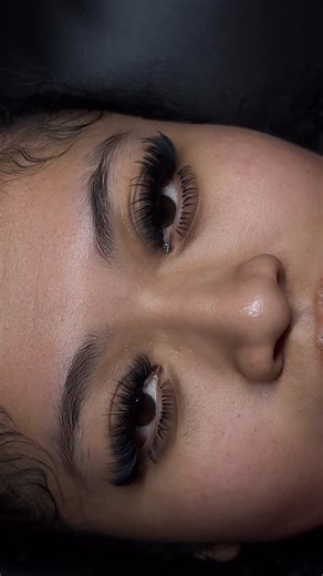 ORLANDO LASH ARTIST ♤ on Instagram: "love experimenting with different curls😍😮‍💨😮‍💨 we achieved this set by using B Curl Trays! You can BOOK this beautiful set by typing “B Curl” in the prompt when booking🩷 link is in my bio to book! - - - *I was supposed to post this months agooo😭 better late then never!*** - - - - - #orlandolashartist #orlandolashtech #orlandolashes #lashextensions versatilelashtech orlandolashextensions"