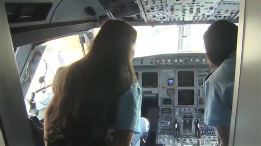 JetBlue’s annual ‘Fly Like a Girl’ program brings world of aviation to young girls at FLL - WSVN 7News | Miami News, Weather, Sports | Fort Lauderdale