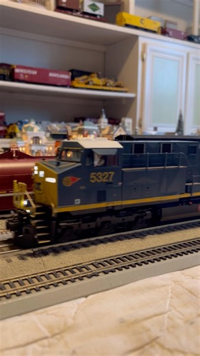 Running ALL my CSX safety cabeeses #train #modelrailroad #modeltrains #caboose #modelrailroader #csx