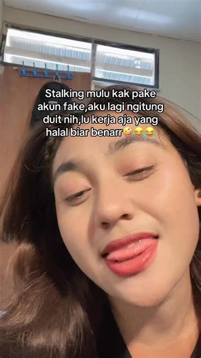 Ahaha sibuk bngt kak,sampai bela2in donlowd smua apk buat ngedit sana sini🤪padahal kebusukannya udah tercium😂😂 | Emyl Adiknya Silo Rap
