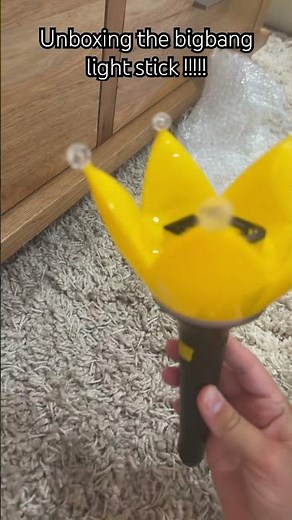 Unboxing the bigbang light stick !!! ( hand reveal I guess….) #ttt #top #bigbang #lightstick #kpop ￼
