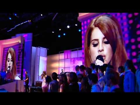 Lana Del Rey - Blue Jeans (Live @ France)
