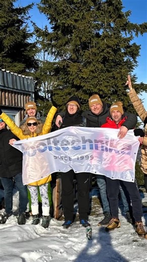 Pooltechnika on Instagram: "Načerpali jsme energii na sezónu 2026! 🏔️ Minulý víkend jsme vyměnili sklady a kanceláře za čerstvý vzduch v Beskydech. Dobili jsme baterky, utužili partu a teď jsme v plné síle připraveni na vše, co nás v bazénovém světě letos čeká. Protože skvělá podpora pro vás začíná u skvělého týmu. 🤝"