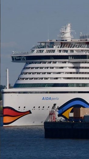 AIDAPERLA - Sail away aus dem Hamburger Hafen mit ordentlichem Horn | Shipspotting Hamburg
